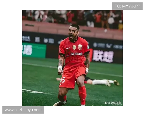 上海海港莱昂纳多前场高位抢断发动反击——速度与策略在港城的交响