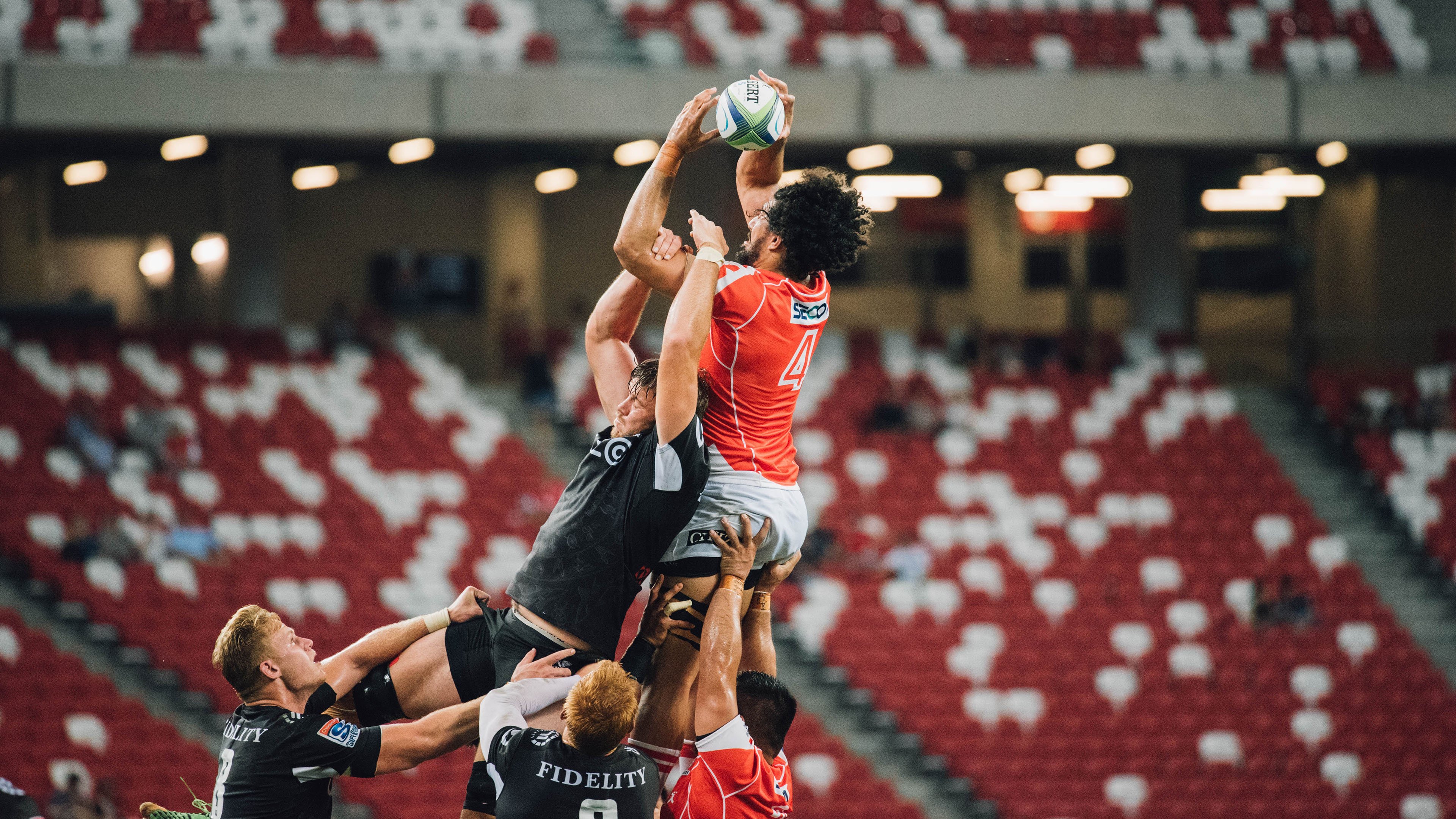 哈登赞许年轻球员日渐成熟球队未来可期，哈登气质