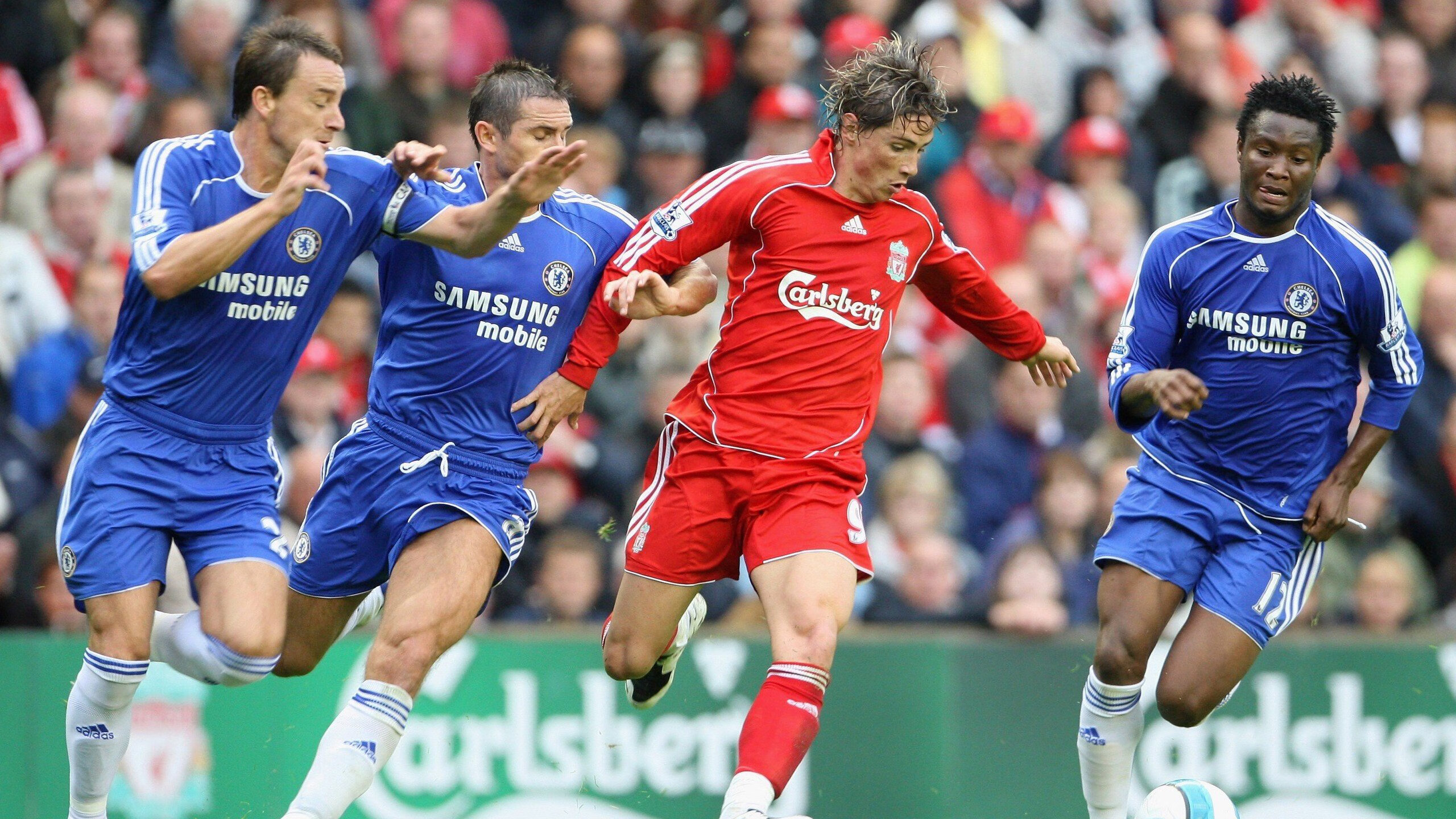 新西兰全黑队无缝的进攻与防守配合堪称极致，新西兰全黑队队长